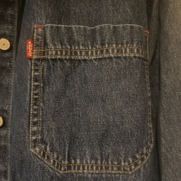 Levi’s Red Tab Jeans Denim Button Down Shirt Size Small - Picture 2 of 6